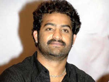 కామెంట్స్ కు భయపడుతున్న జూ ఎన్టీఆర్..!?