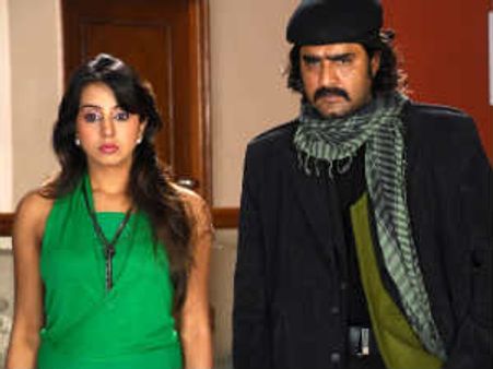 చెప్పుతో ముఖ్యమంత్రిని కొట్టే దృశ్యాలు కట్