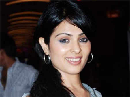 'బెజవాడ రౌడీలు' లో ఆమె ఐటం సాంగ్