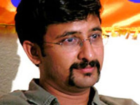 సురేష్ బాబు హ్యాండ్ ఇచ్చాడని...తేజ అలా