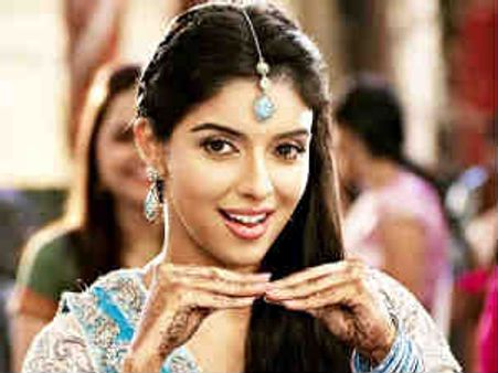 పూరీ జగన్ ని ఆ హీరోయిన్స్ వేధిస్తున్నారు