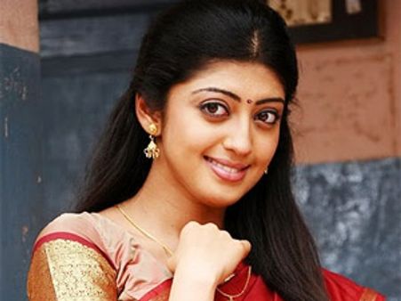 అనుష్కని తీసేసి ప్రణీతను పెట్టేసుకున్నాడు