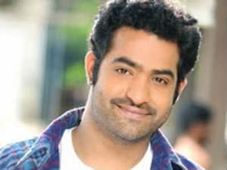 బాలకృష్ణ, ఎన్టీఆర్ లలో ఎవరోఒకరు కాంప్రమైజ్ అవ్వాల్సిందే