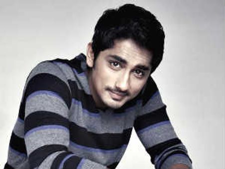 లవర్ బాయ్ సిద్దార్థకు ‘షోకాజ్ నోటీస్’లు...!?