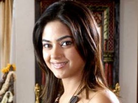 డిజిపీని కలిసి వివరించిన మీరా చోప్రా