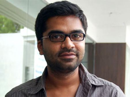 ఆ హీరోని నమ్మకండి...అతనొట్టి మాయగాడు...!