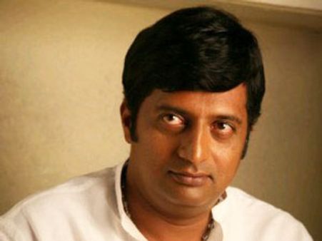 నాగార్జున స్కూల్లో హెడ్ గా ప్రకాష్ రాజ్