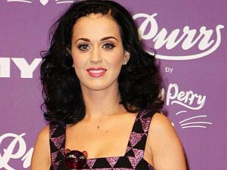 అందం అనేది రంగు వేసుకుంటే వేచ్చేది కాదు