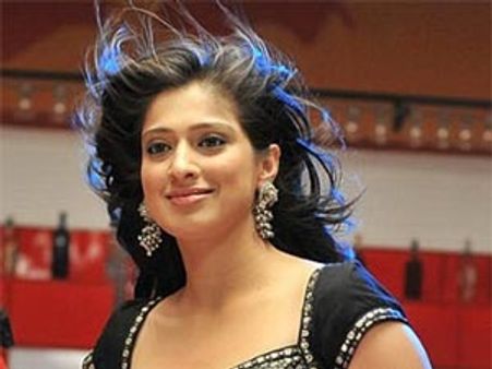 ఒక హిట్టుకే భూమి మీద ఆగటం లేదు