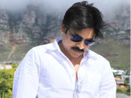 ఆ డైరక్టర్ కి క్కూడా పవన్ డేట్స్ !?