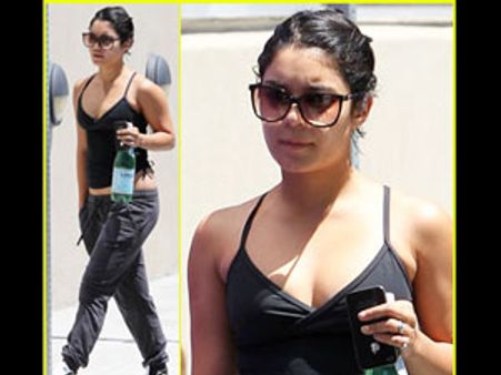 అబ్బాయిలతో కలసి తిరిగినా సింగిల్‌గా ఉంటేనే ఇష్టం