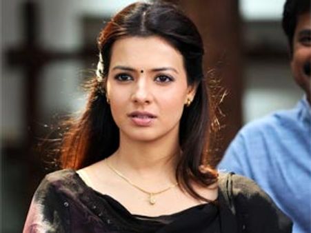 తృటిలో పెద్ద ప్రమాదం నుంచి... సలోని