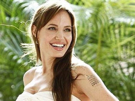 స్టార్ హీరోయిన్ నగ్న చిత్రం అమెరికా నడి వీధిలో