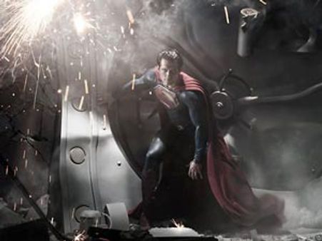 కొత్త సూపర్ మ్యాన్ డ్రస్సు, హెయిర్ స్టయిల్ అదిరిందోచ్..