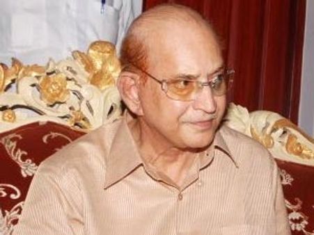 సూపర్ స్టార్ కృష్ణకు వెన్నెముక నొప్పి, శస్త్రచికిత్స