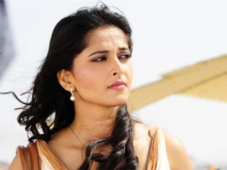 ప్రభాస్ కు హ్యాడ్ ఇచ్చిన అనుష్క...