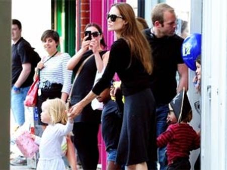 మంచి హీరోయిన్ ఐతే సరిపోదు మంచి తల్లి కూడా కావాలి