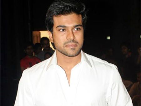 రామ్ చరణ్ 'రచ్చ' స్టోరీ లైన్ రివిల్