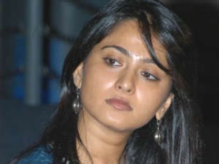 హీరోలపై చురకలేసిన అనూష్క