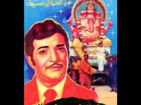 ఫుట్ పాత్ పై దయనీయ మృతి