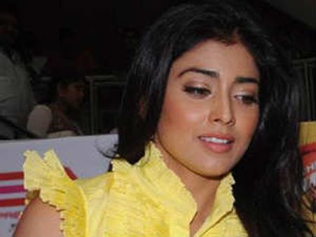 త్రిషకు టెండర్ పెట్టిన శ్రియ..శ్రియకు చెక్ పెట్టిన జీవా..