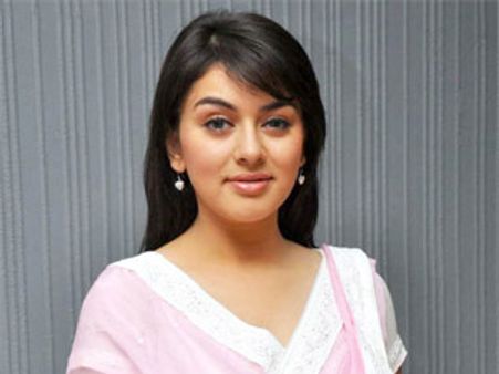 నెమ్మిదిగా చేయాలి.. హన్సిక