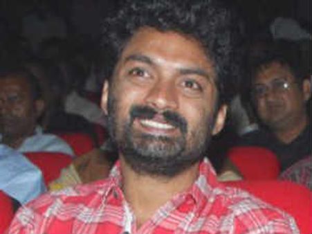 పవన్ హీరోయిన్స్ ఇద్దరినీ కళ్యాణ్ రామ్