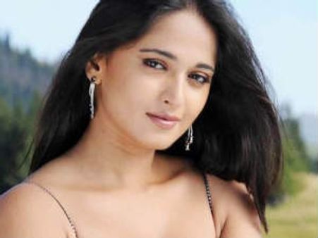 కాజల్ కి చురక అంటించిన అనూష్క