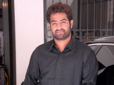 నా పేరు శివ డైరెక్షన్ కి ఇంప్రెస్ అయిన జూ ఎన్టీఆర్...!?