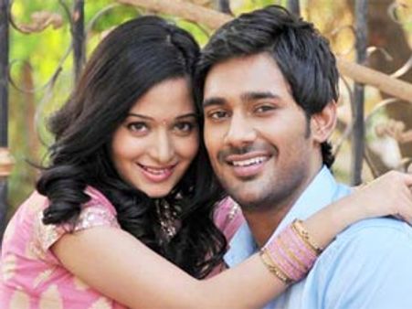 హీరోయిన్లతో రెచ్చిపోతున్న వరుణ్ సందేష్