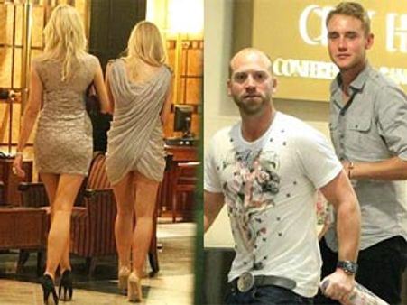 నైట క్లబ్‌లో అమ్మాయిలతో హామ్ చేసిన ఇంగ్లాండ్ క్రికెటర్స్