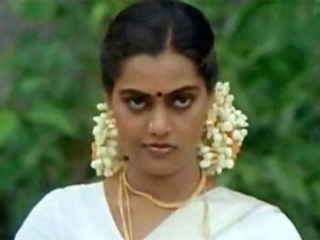 ‘డర్టీ పిక్చర్’ పై కోర్టు వెళ్లే యోచనలో స్మిత బంధువులు