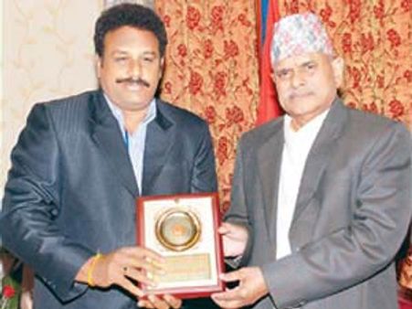 ఆర్.ఆర్.మూవీస్ వెంకట్‌కు రెండు అవార్డులు