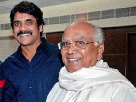 కొడుకుతో వడ్డీ వ్యాపారం చేస్తున్నఅక్కినేని