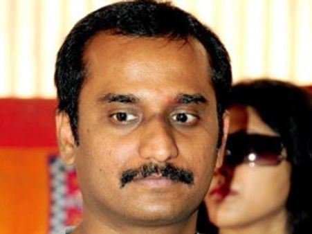 'దడ' దెబ్బకు భయపడ్డ నాగార్జున ఆపేసాడు