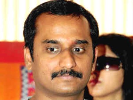 నాగచైతన్య ని తిట్టుకుంటూ ఆ డైరక్టర్ ట్వీట్స్