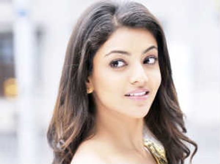 టాప్ లెస్ అన్నందుకు మీడియాను బుకాయించిన కాజల్..!