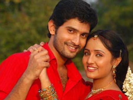 హాస్యాస్పదంగా పిల్ల దొరికితే పెళ్లి....!?