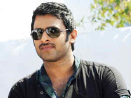 బృందావనం హిట్ ఇచ్చి రచయితకు ఛాన్స్ ఇచ్చిన రెబల్...!?