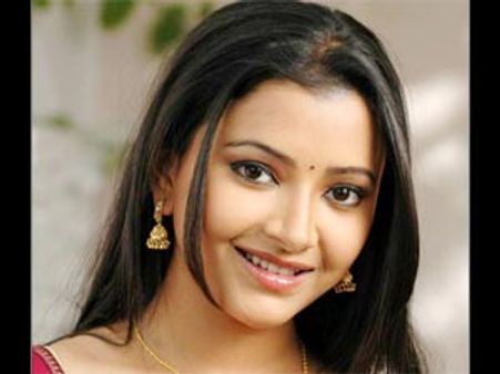 శ్రీకాంత్ అడ్డాలను వదలని సెక్సీ హీరోయిన్