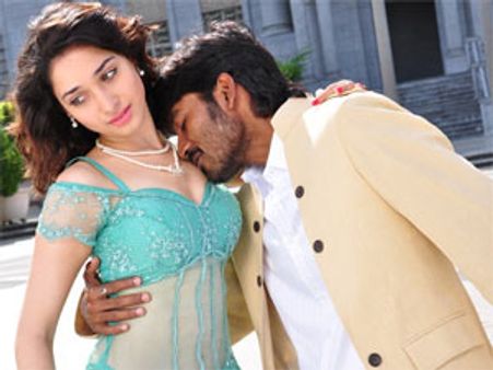 కాకమీదున్న ‘తమన్నా’ కేక పుట్టిస్తోంది...