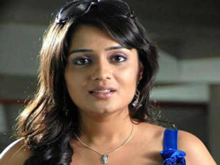 మానసిక వ్యధతో ఆస్పత్రిపాలైన నిఖిత