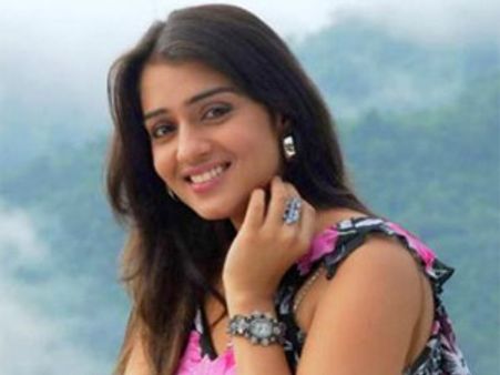 నిఖితపై బ్యాన్ ఎత్తకపోతే పోరాటం చేస్తాం