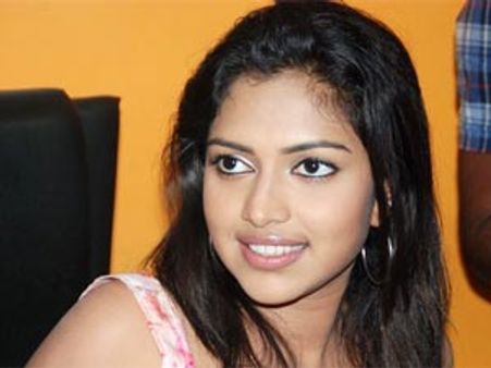 స్టార్ హీరోలను ట్రాప్ చేస్తున్న హాట్ హీరోయిన్