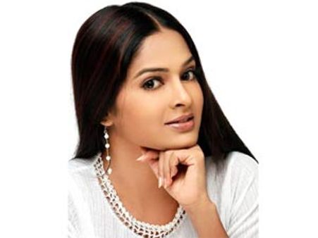 పెళ్లి, హనీమూన్‌ తర్వాత మళ్లీ అదే దారిపట్టిన తార