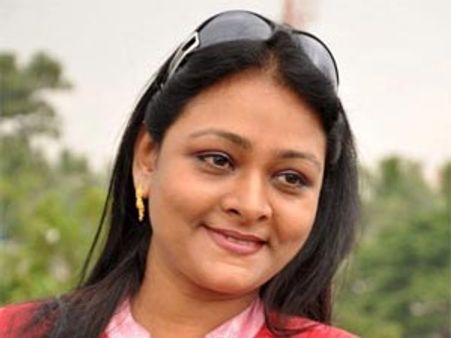 షకీలాకు చంపేస్తామంటూ వార్నింగ్