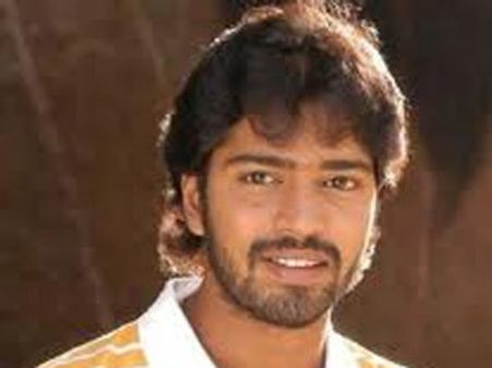 అగ్రహీరోను కించపరిచేలా కామెడీ హీరో ప్రవర్తన!