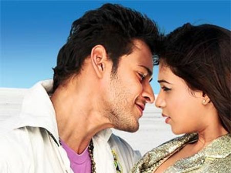 తొలి రోజే ‘దూకుడు’కు తెలంగాణ సెగ