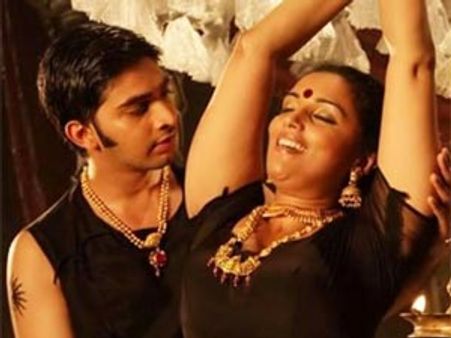 అందరి దృష్టి ఆ..సెక్సు సినిమాపైనే