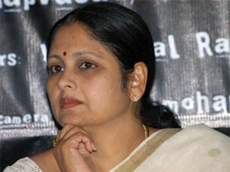 కొడుకును రంగంలోకి దింపుతున్న జయసుధ